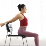 Imagen de Yoga en silla: el secreto para mejorar la salud desde la oficina
